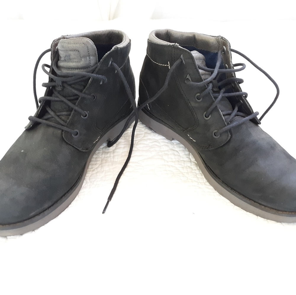 Teva men's Durban black and grey suede boots